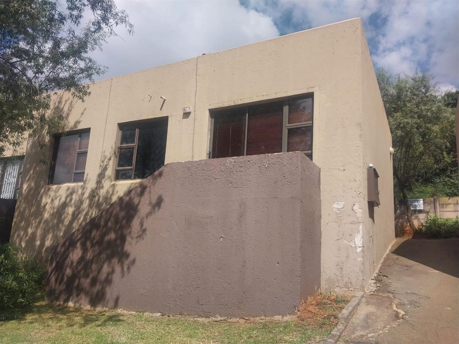 2 Bedrrom Townhouse For Sale in Naturena, Johannesburg