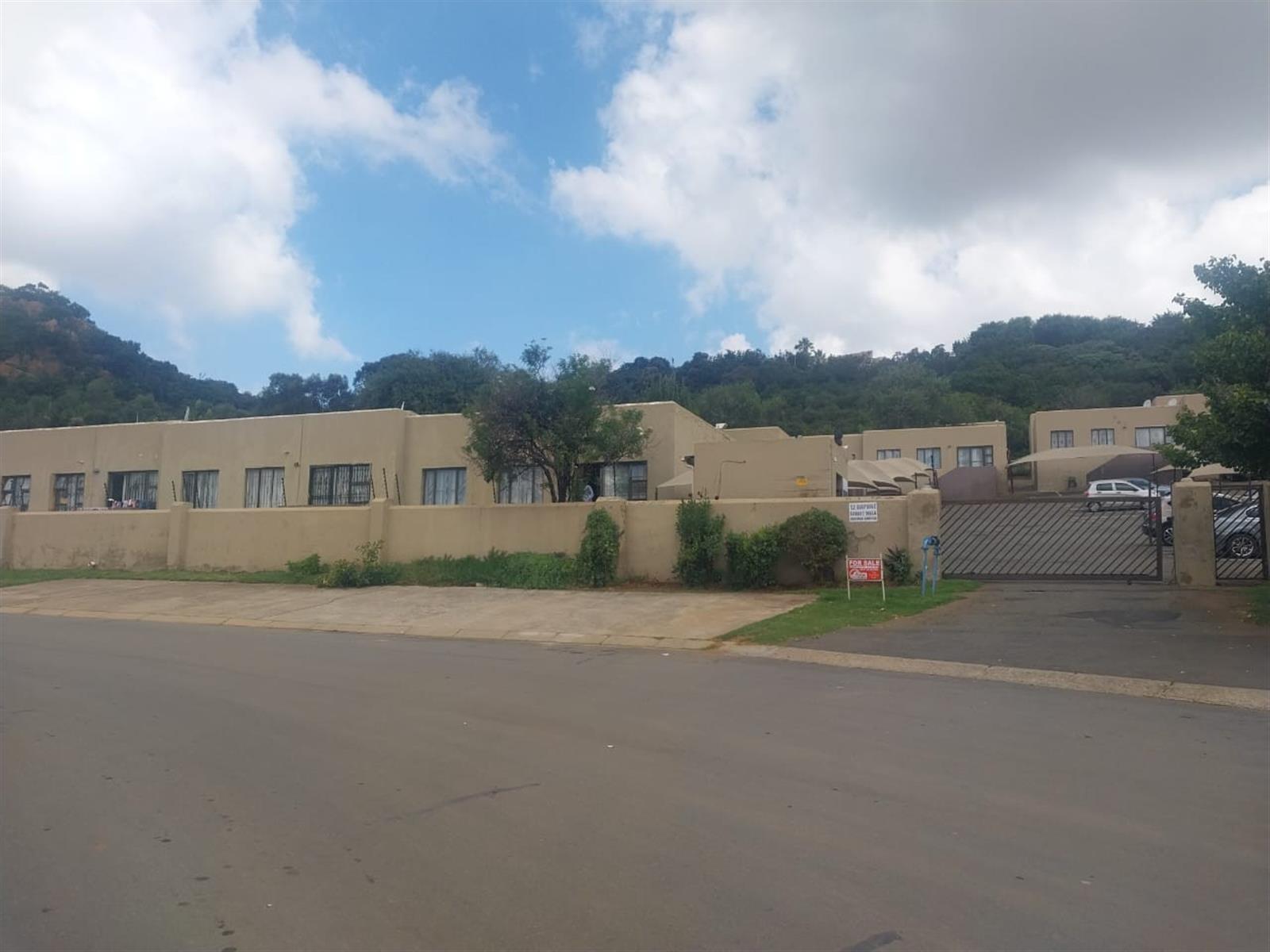 2 Bedrrom Townhouse For Sale in Naturena, Johannesburg