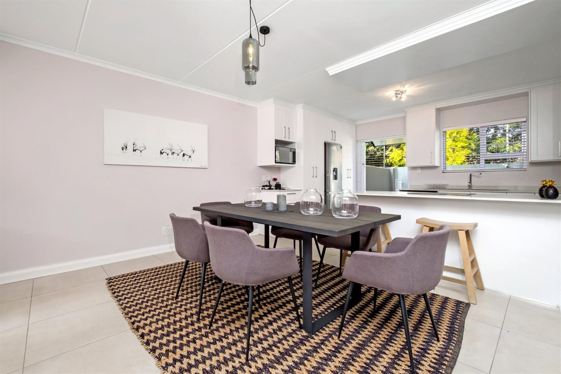 Townhouse for rent in Bryanston, Sandton, 121 m²