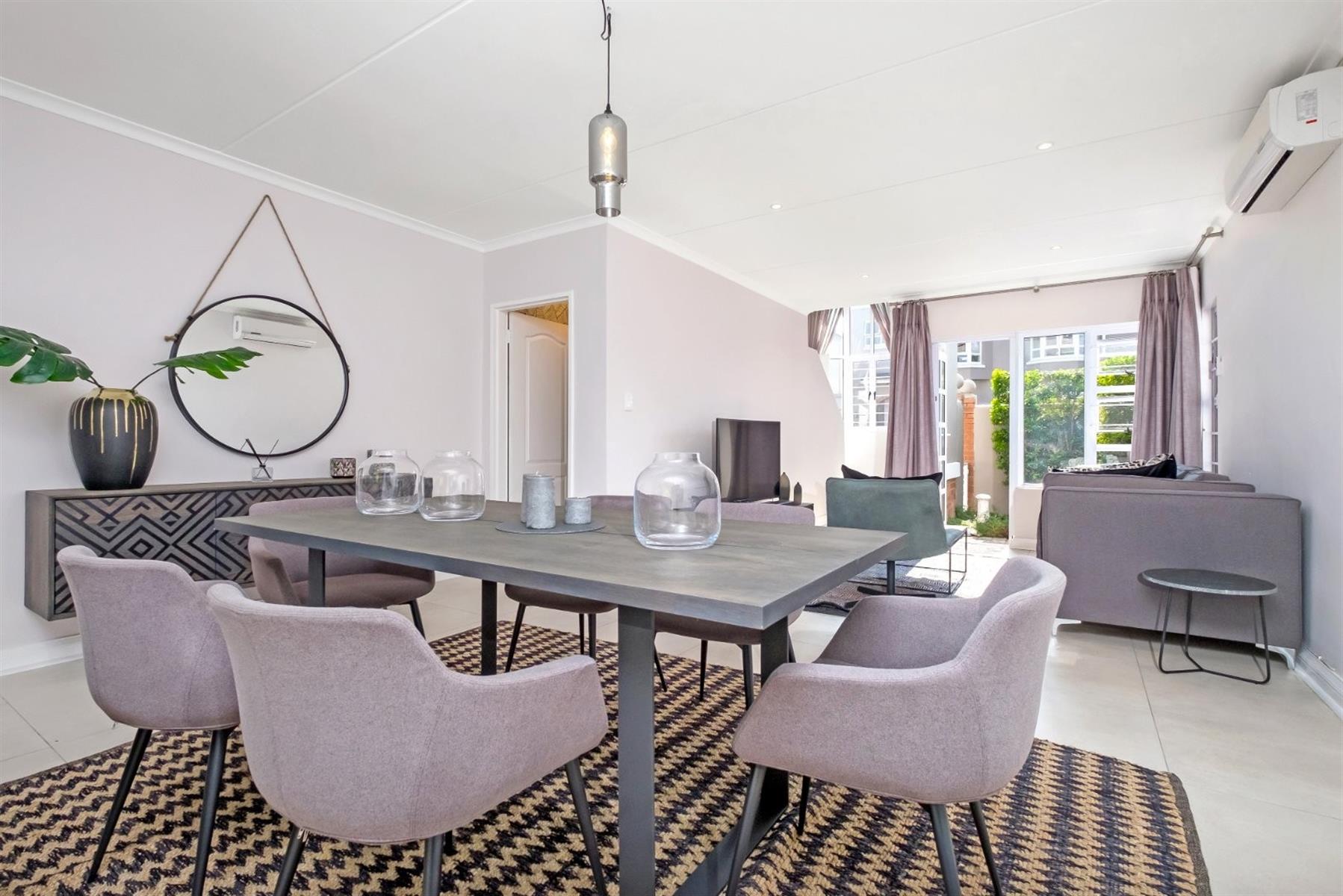 Townhouse for rent in Bryanston, Sandton, 121 m²