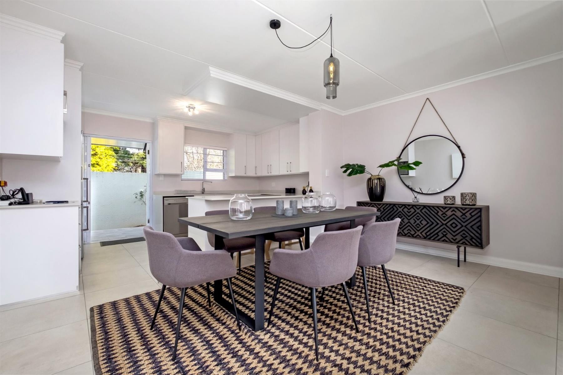 Townhouse for rent in Bryanston, Sandton, 121 m²