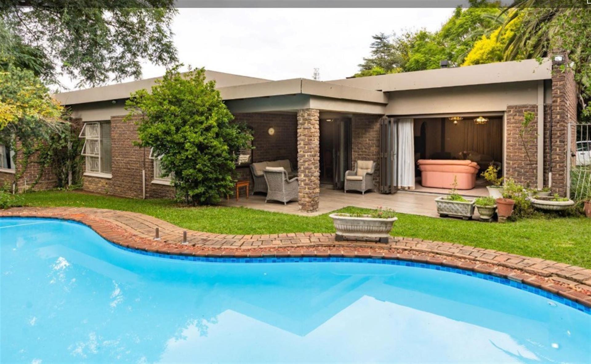 Prime Huttenheights Corner Property with 2 flatlets, Newcastle, KwaZulu Natal
