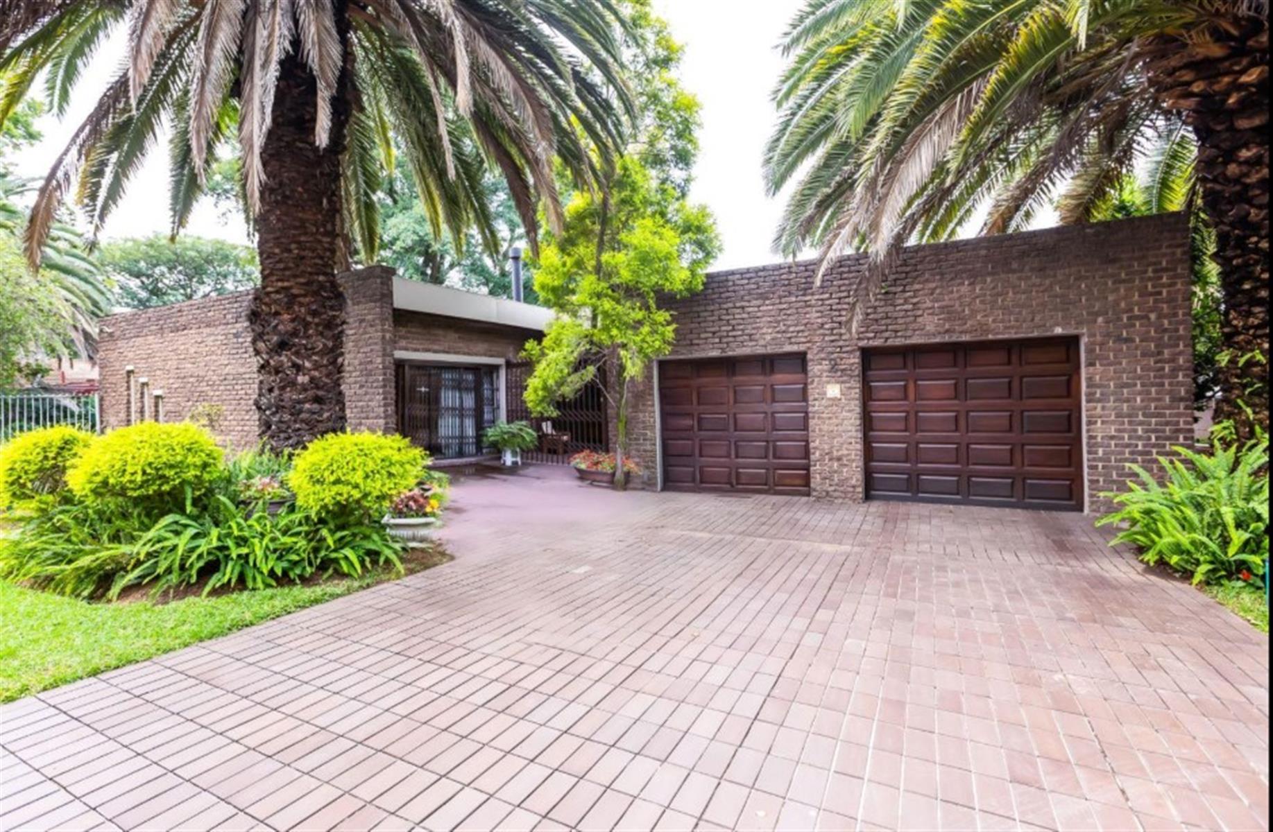 Prime Huttenheights Corner Property with 2 flatlets, Newcastle, KwaZulu Natal