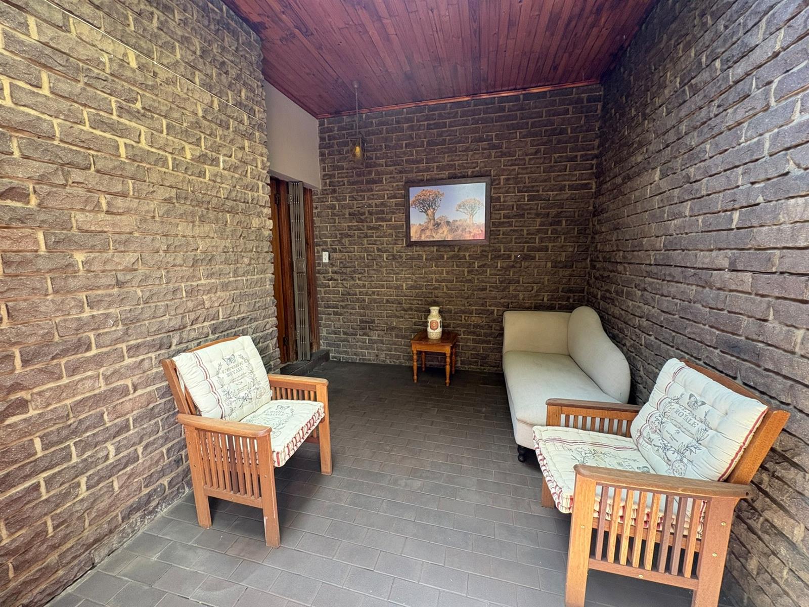Prime Huttenheights Corner Property with 2 flatlets, Newcastle, KwaZulu Natal