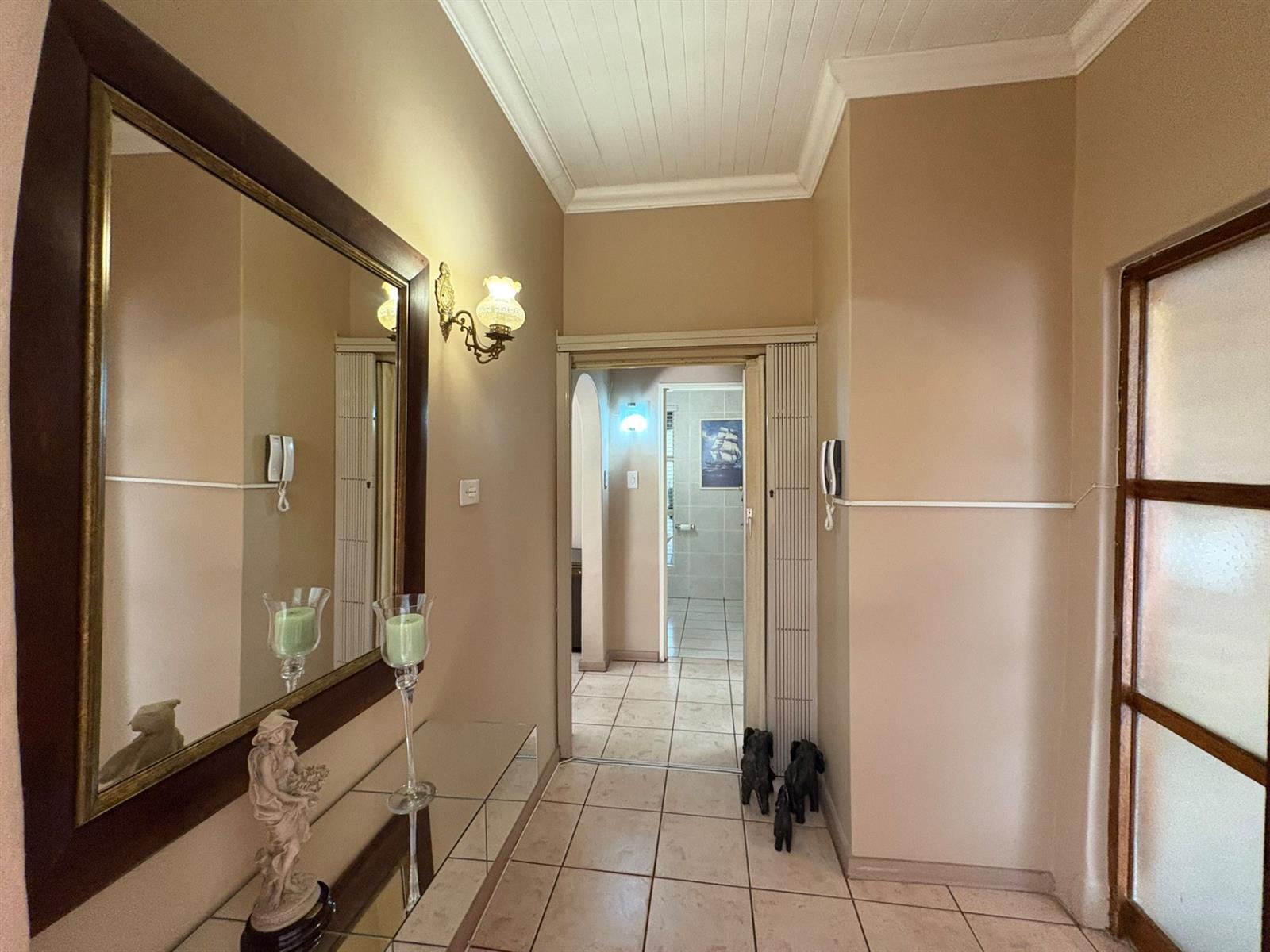 Prime Huttenheights Corner Property with 2 flatlets, Newcastle, KwaZulu Natal