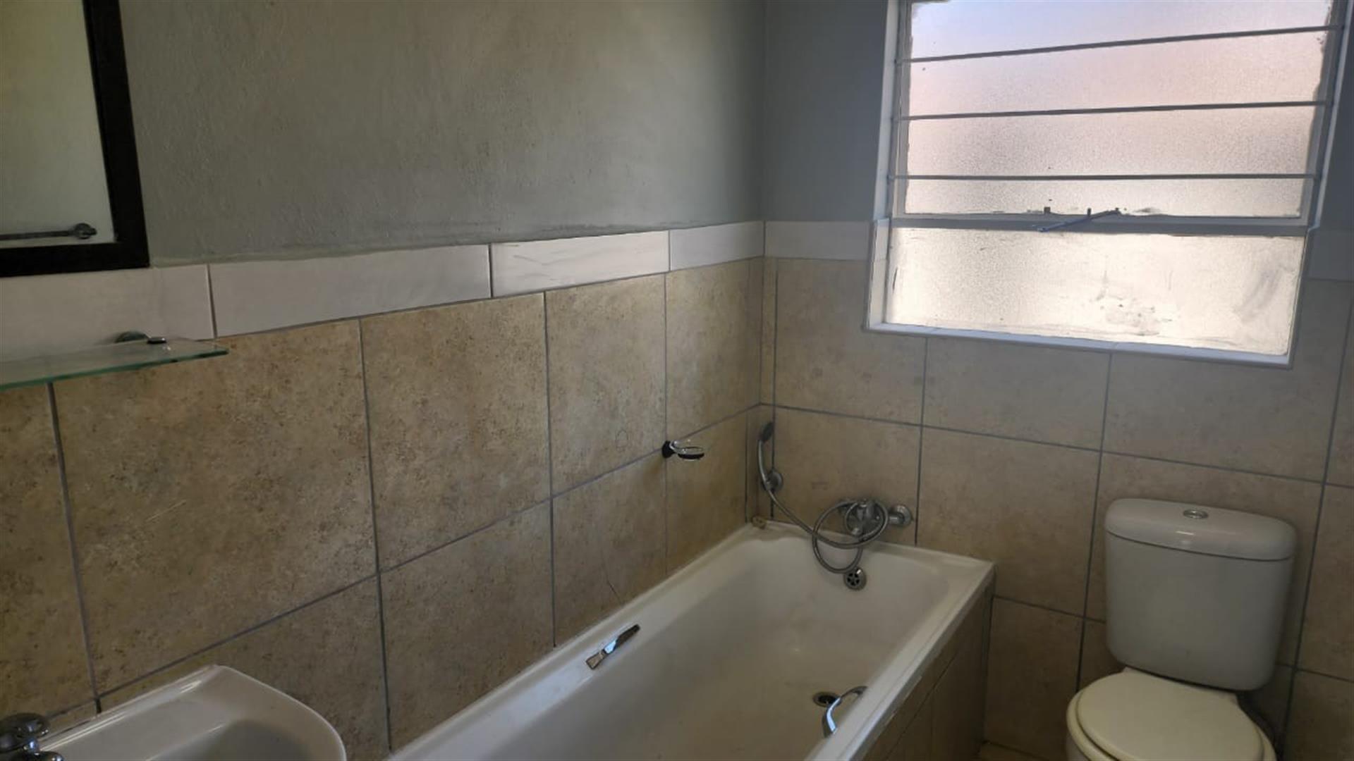 2 bedroom Apartment For Sale in Brenthurst
