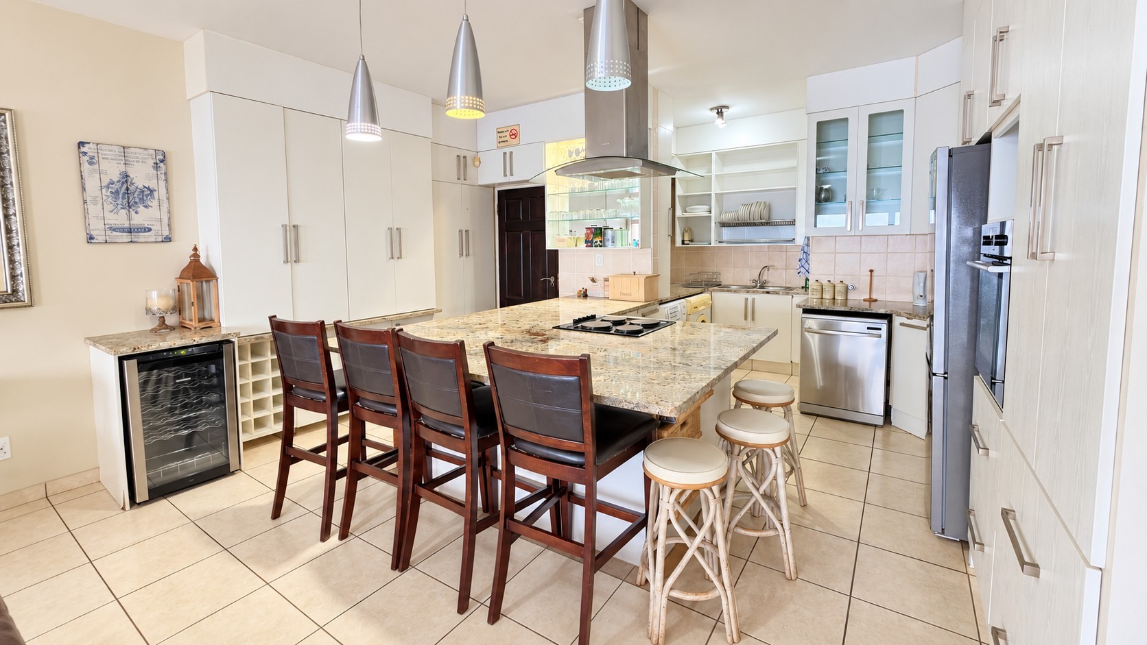 Apartment for sale in Margate, KwaZulu Natal, 163 m²