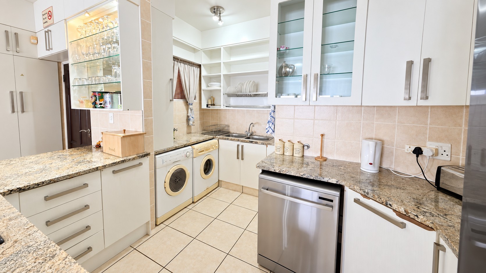 Apartment for sale in Margate, KwaZulu Natal, 163 m²