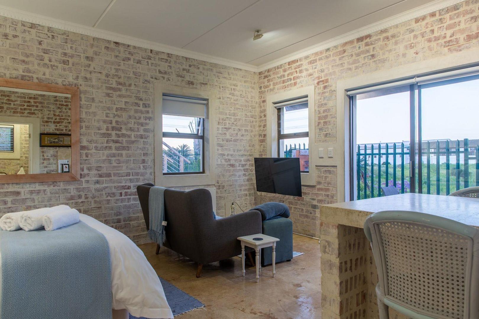 House for sale in Middedorp, Langebaan, 724 m²