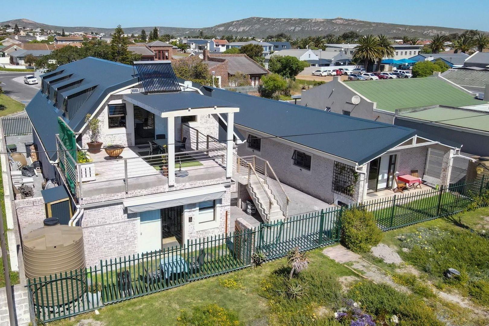 House for sale in Middedorp, Langebaan, 724 m²