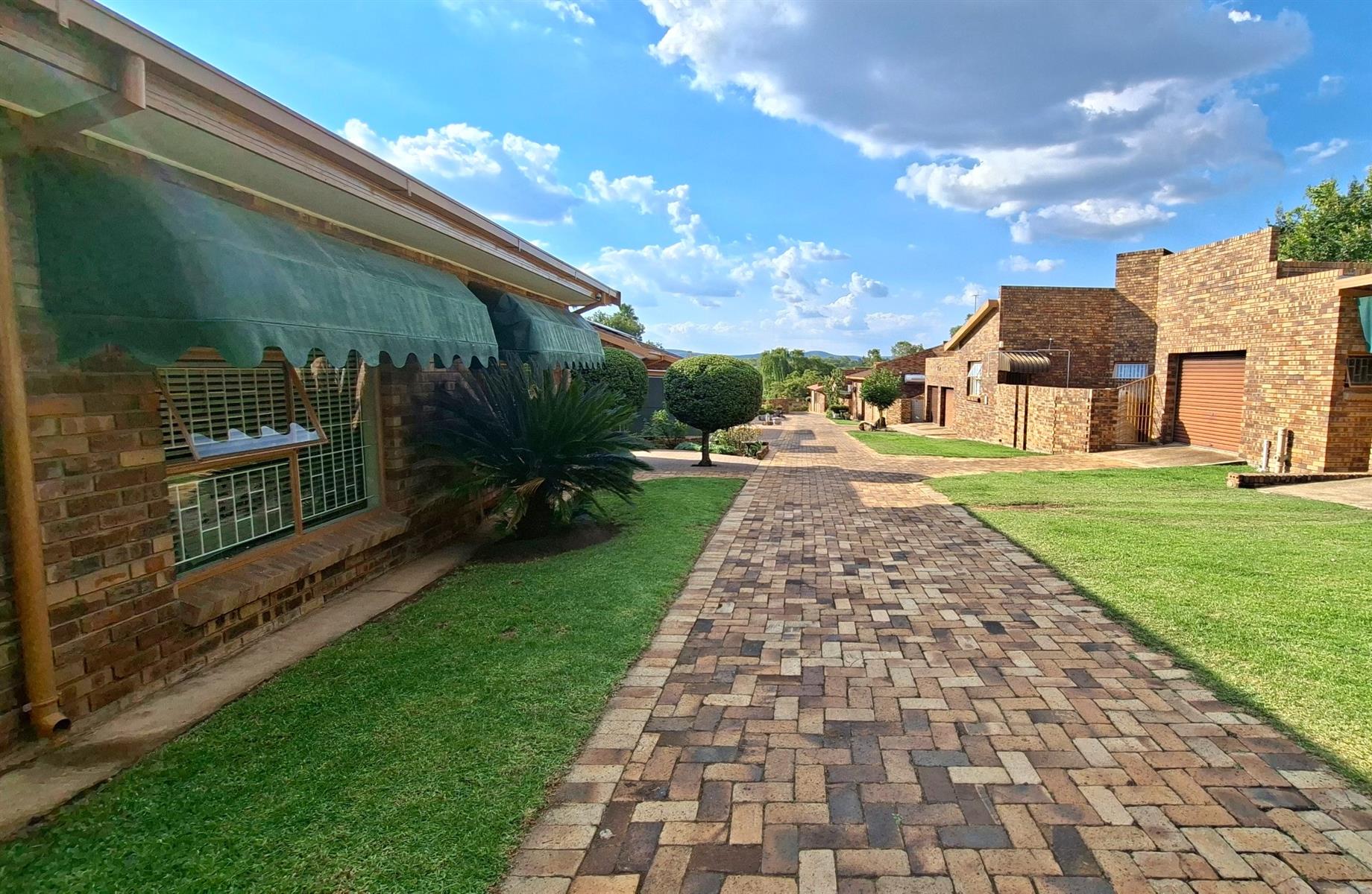 Neat, low-maintenance 3 bedroom face-brick Townhouse