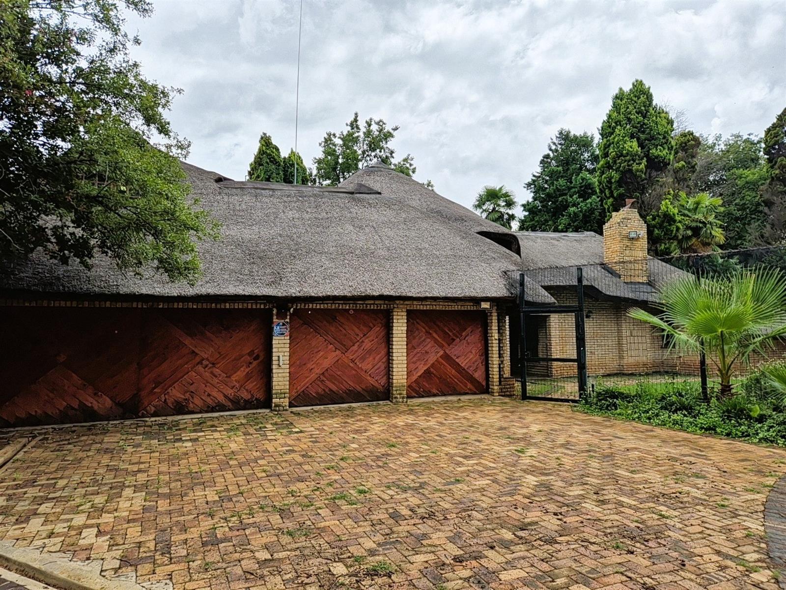 Spacious 5-Bedroom Home with 2 Income-Generating Apartments Mooirivier Park, Potchefstroom