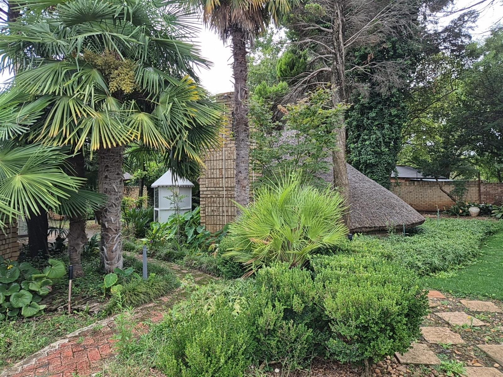 Spacious 5-Bedroom Home with 2 Income-Generating Apartments Mooirivier Park, Potchefstroom