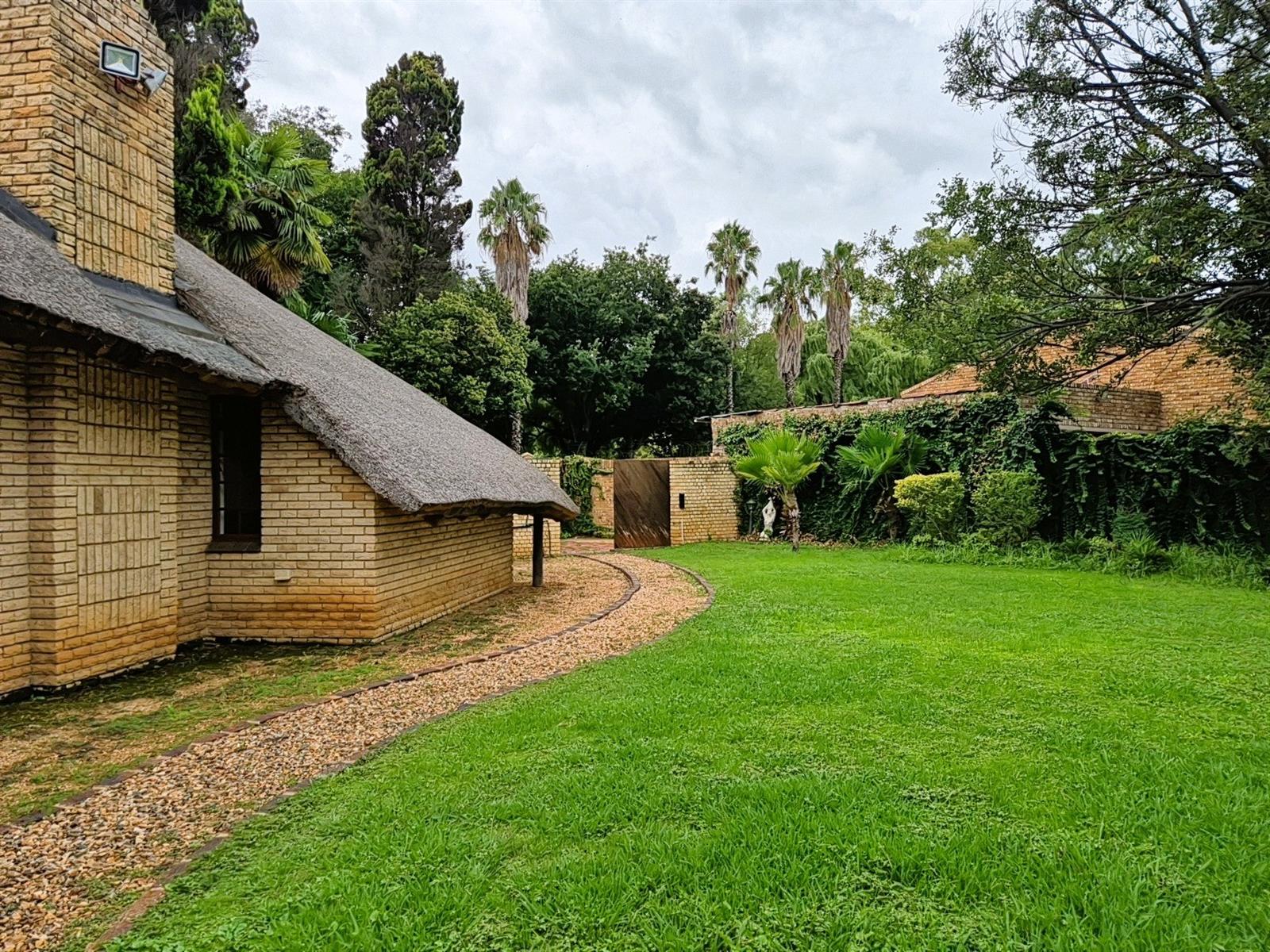 Spacious 5-Bedroom Home with 2 Income-Generating Apartments Mooirivier Park, Potchefstroom