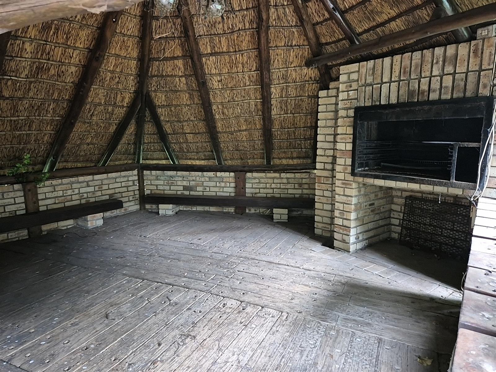 Spacious 5-Bedroom Home with 2 Income-Generating Apartments Mooirivier Park, Potchefstroom
