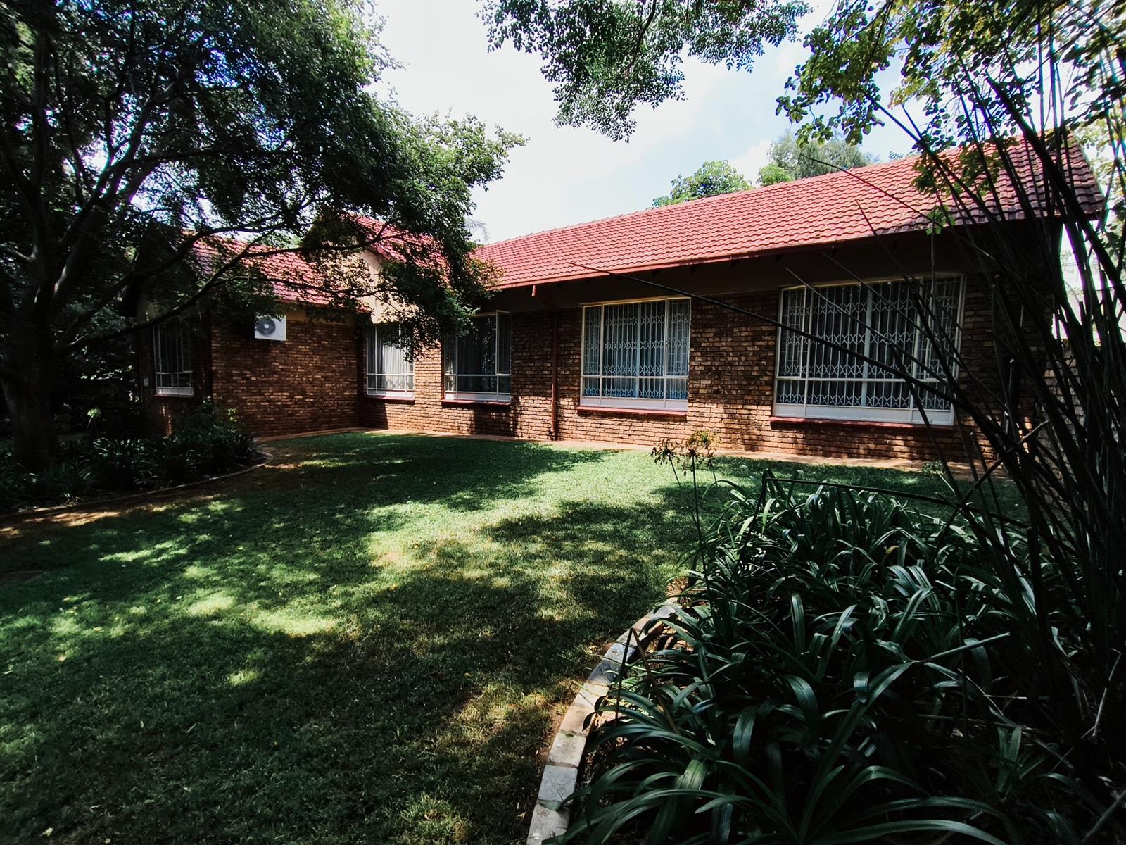 Spacious 4-Bedroom House on large corner stand in central position in Eldoraigne, Centurion