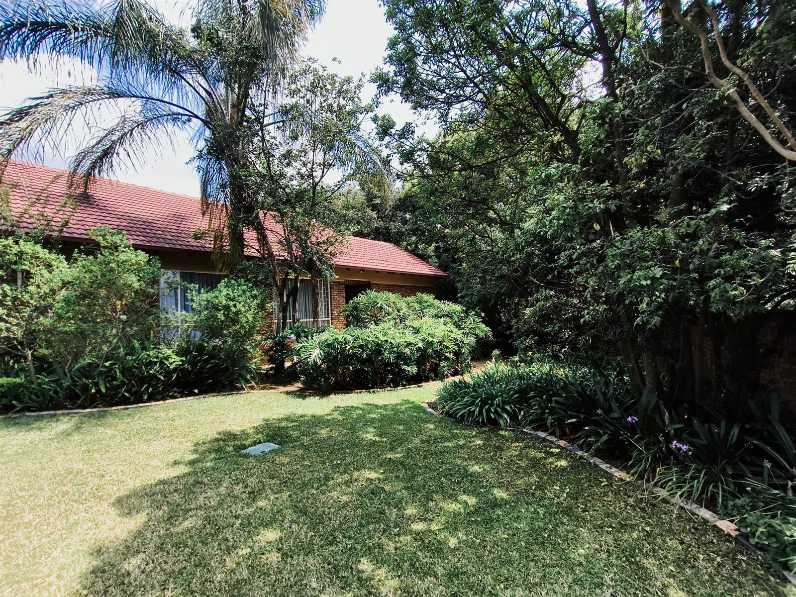Spacious 4-Bedroom House on large corner stand in central position in Eldoraigne, Centurion