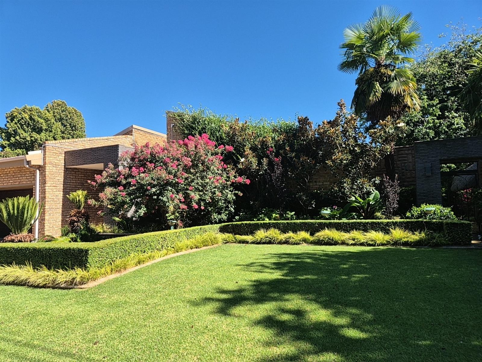 Spectacular Luxury Home in Van der Hoff Park, Potchefstroom, North West, Location! Location!
