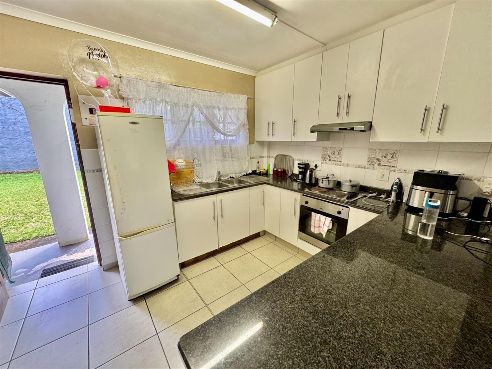 Apartment For Sale in Umtentweni, Port Shepstone, KwaZulu Natal