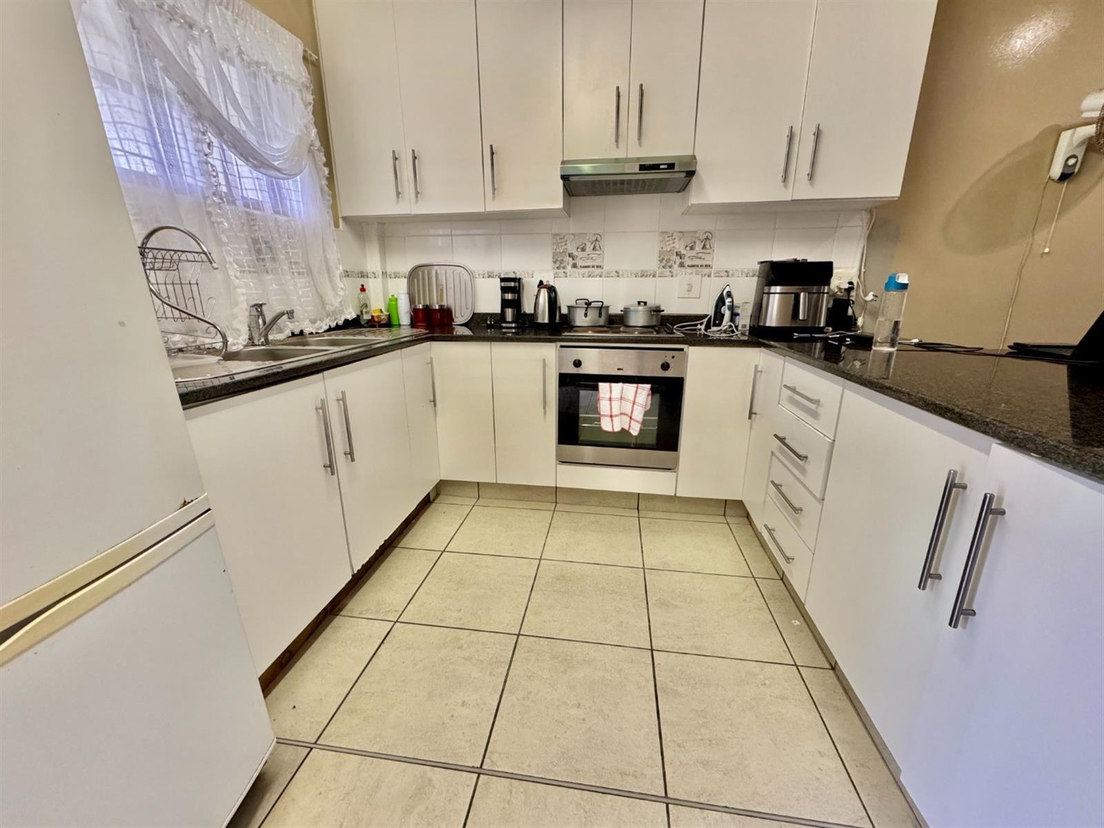 Apartment For Sale in Umtentweni, Port Shepstone, KwaZulu Natal
