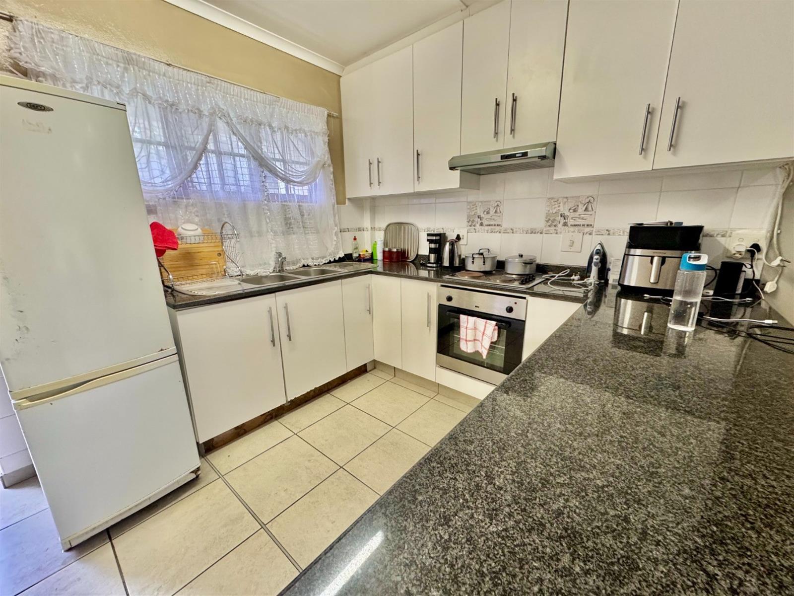 Apartment For Sale in Umtentweni, Port Shepstone, KwaZulu Natal