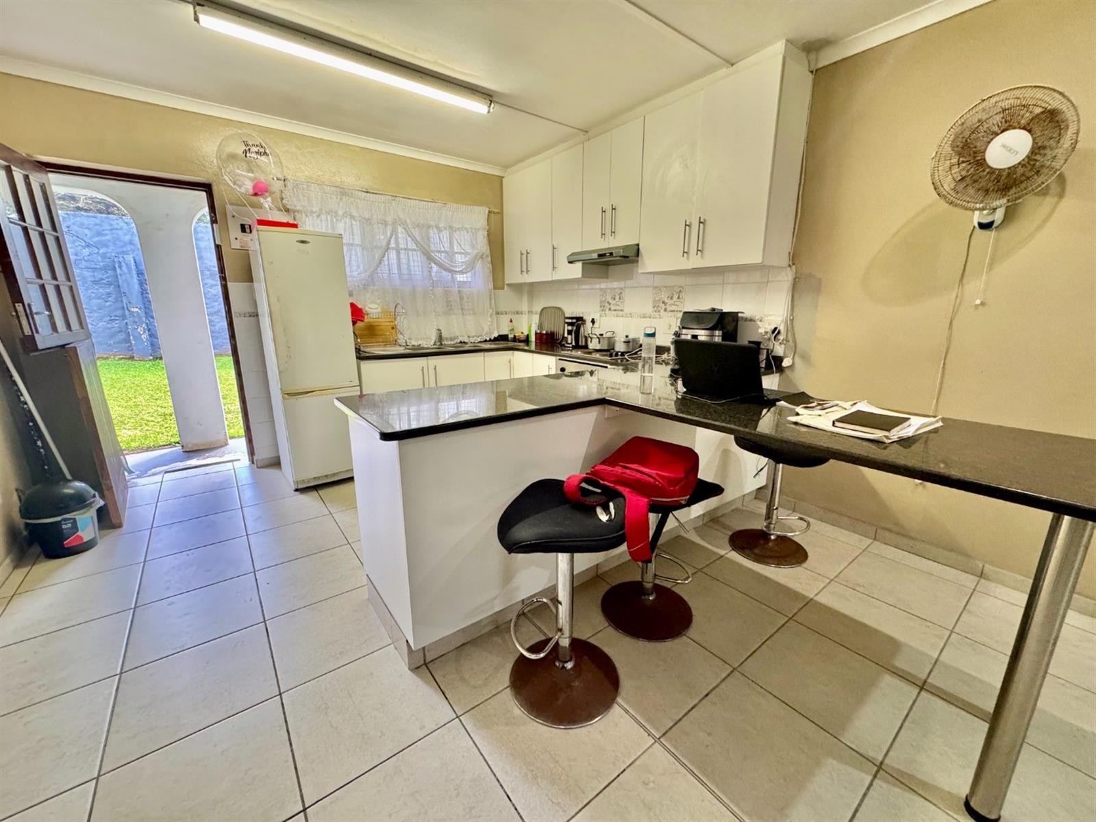 Apartment For Sale in Umtentweni, Port Shepstone, KwaZulu Natal