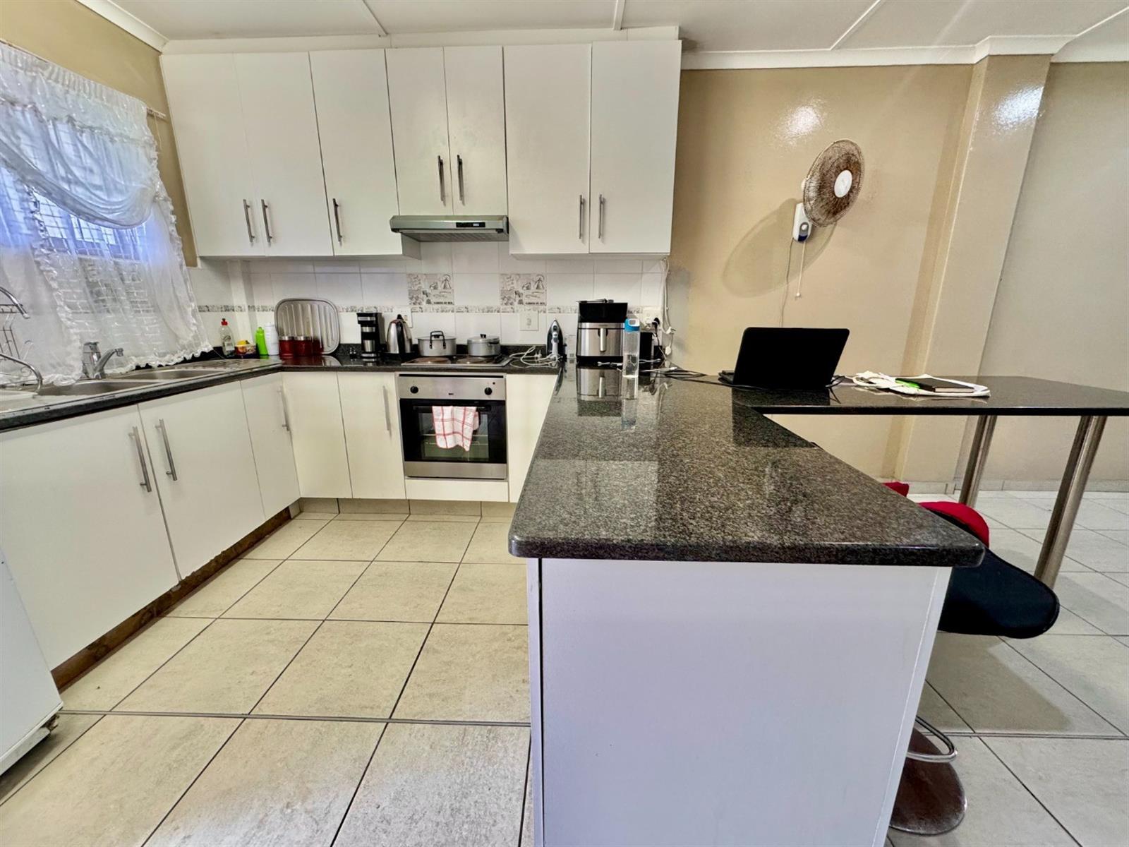 Apartment For Sale in Umtentweni, Port Shepstone, KwaZulu Natal