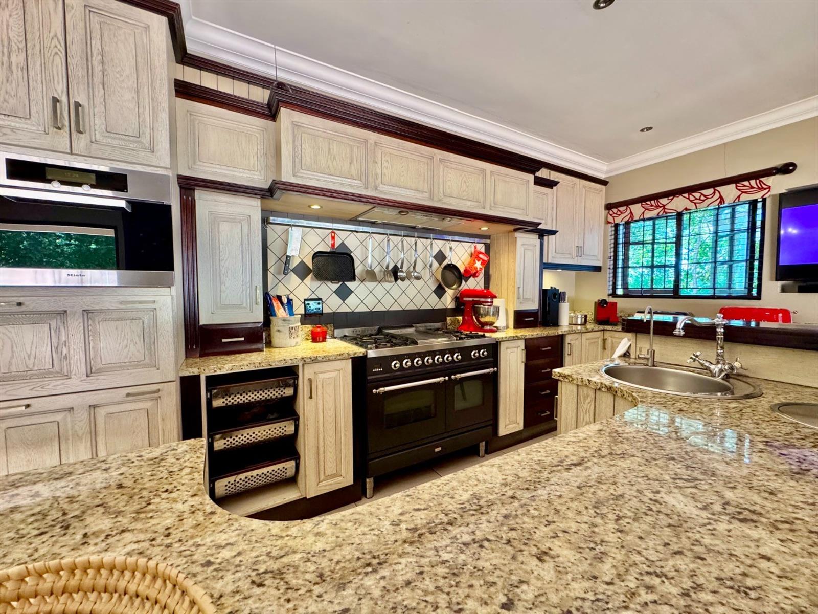 Hilltop Luxury Home with Panoramic Sea, River and Golf Views