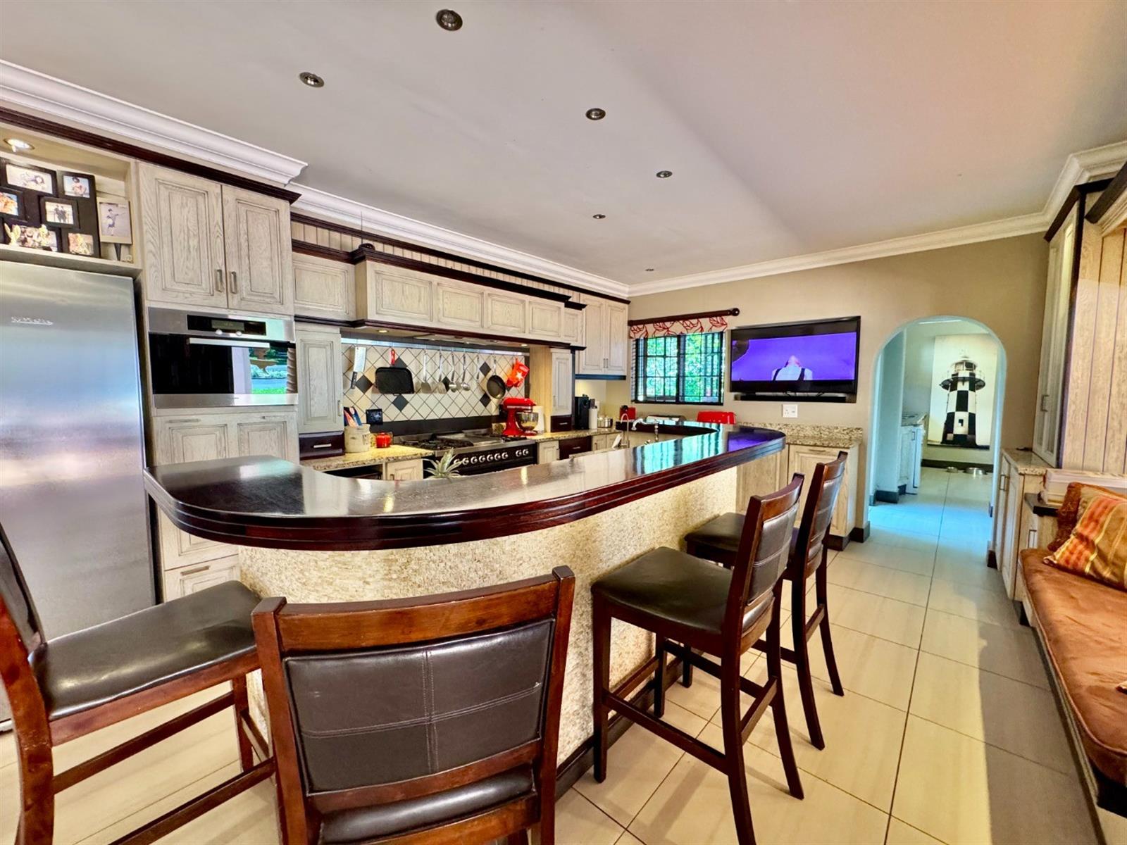 Hilltop Luxury Home with Panoramic Sea, River and Golf Views