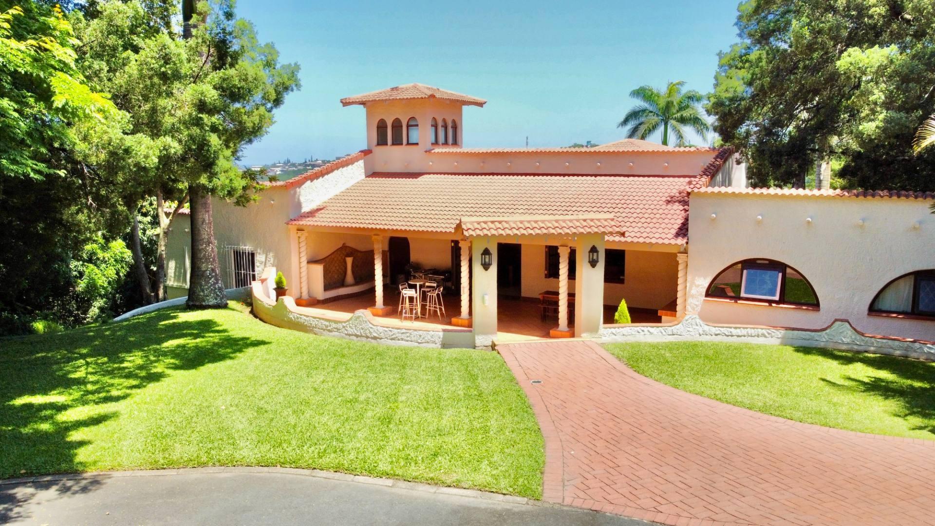 Hilltop Luxury Home with Panoramic Sea, River and Golf Views