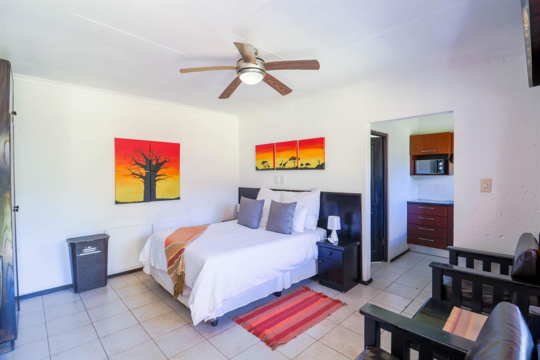 Lodge for sale in Vorna Valley, Midrand, 9185 m²