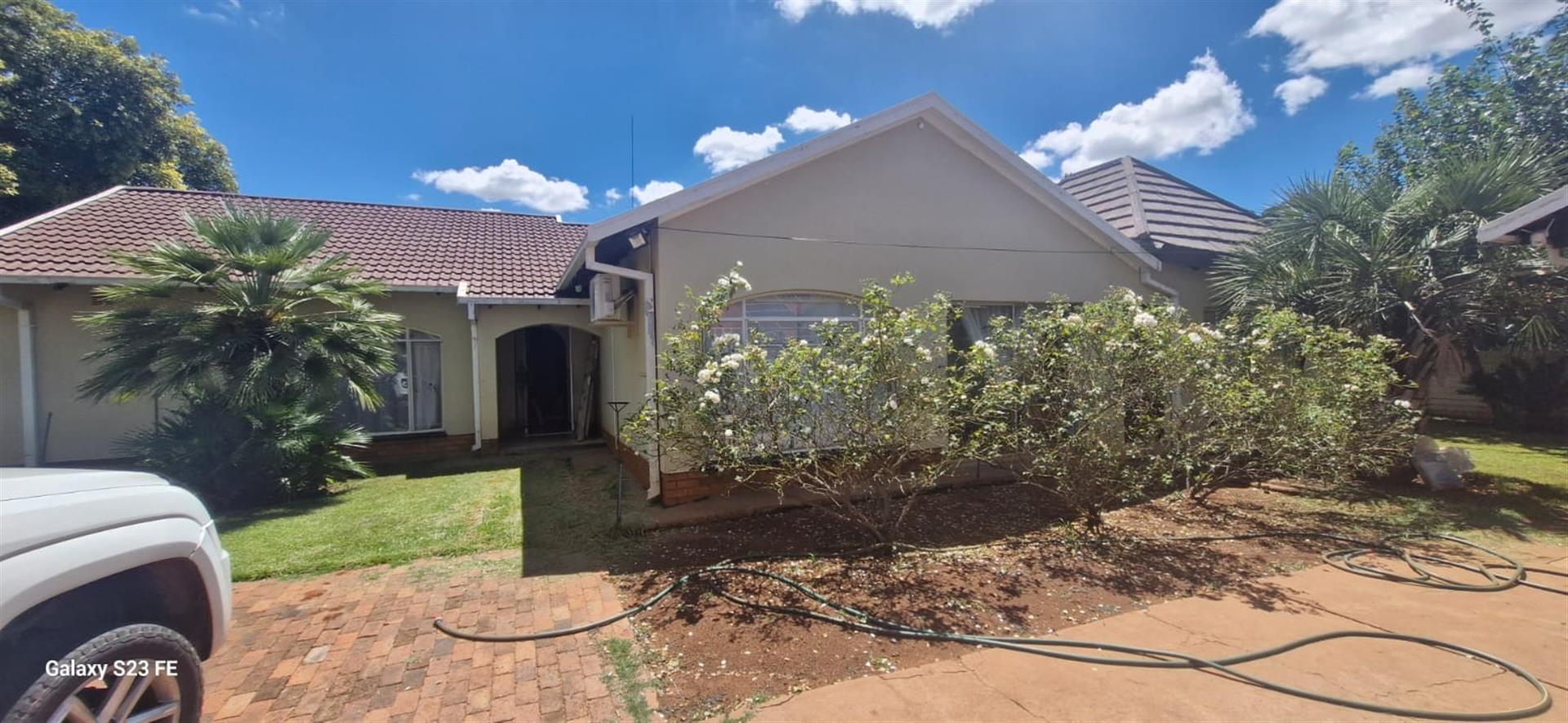 Off the Grid house For Sale in Doringkruin, Klerksdorp, North West