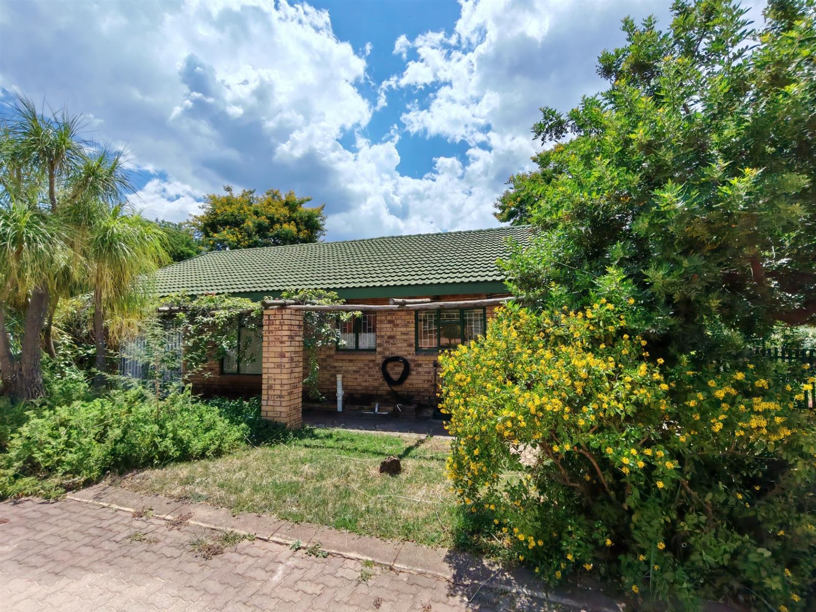 Zero Levy, Full Title Three bedroom Townhouse for sale in Bela Bela