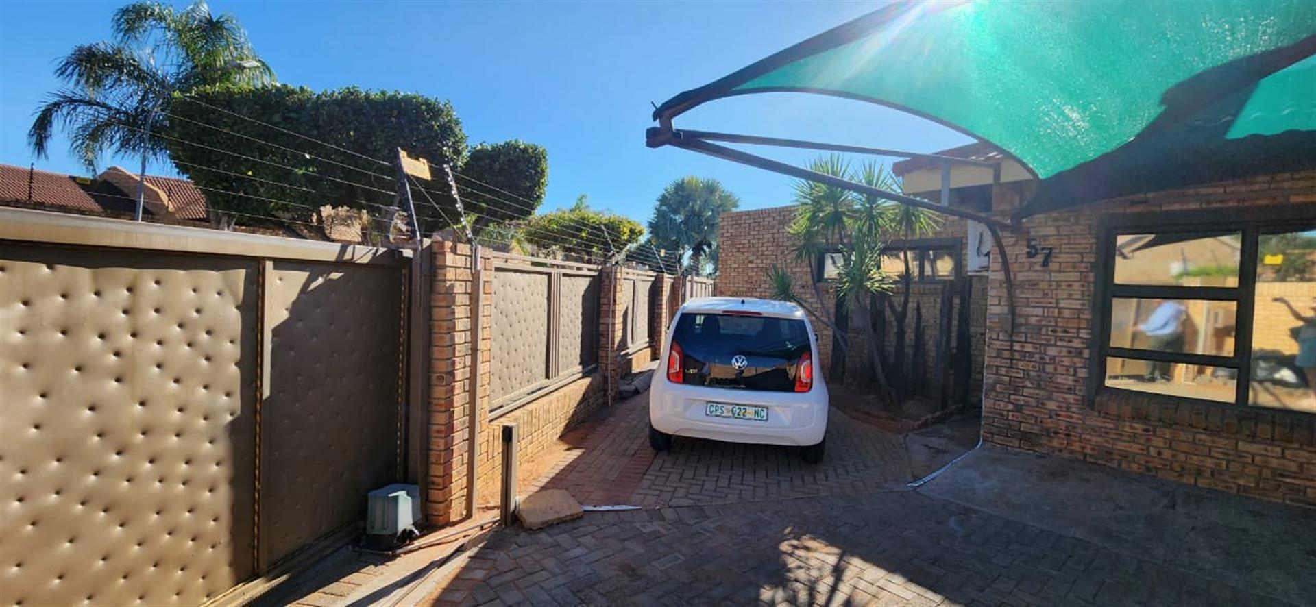 Easy Living in Hillcrest: Your Secure, Low-Maintenance Family Sanctuary
