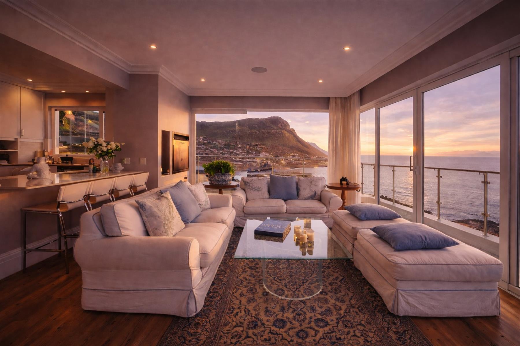 Luxury Villa For Sale in Cairnside.