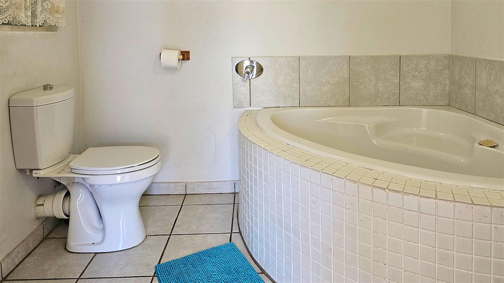 SUPER SPACIOUS 3 BEDROOM APARTMENT