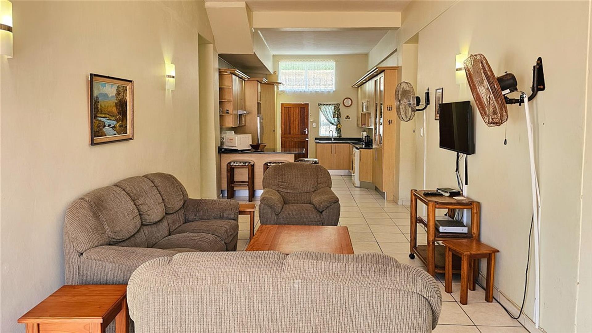 SUPER SPACIOUS 3 BEDROOM APARTMENT