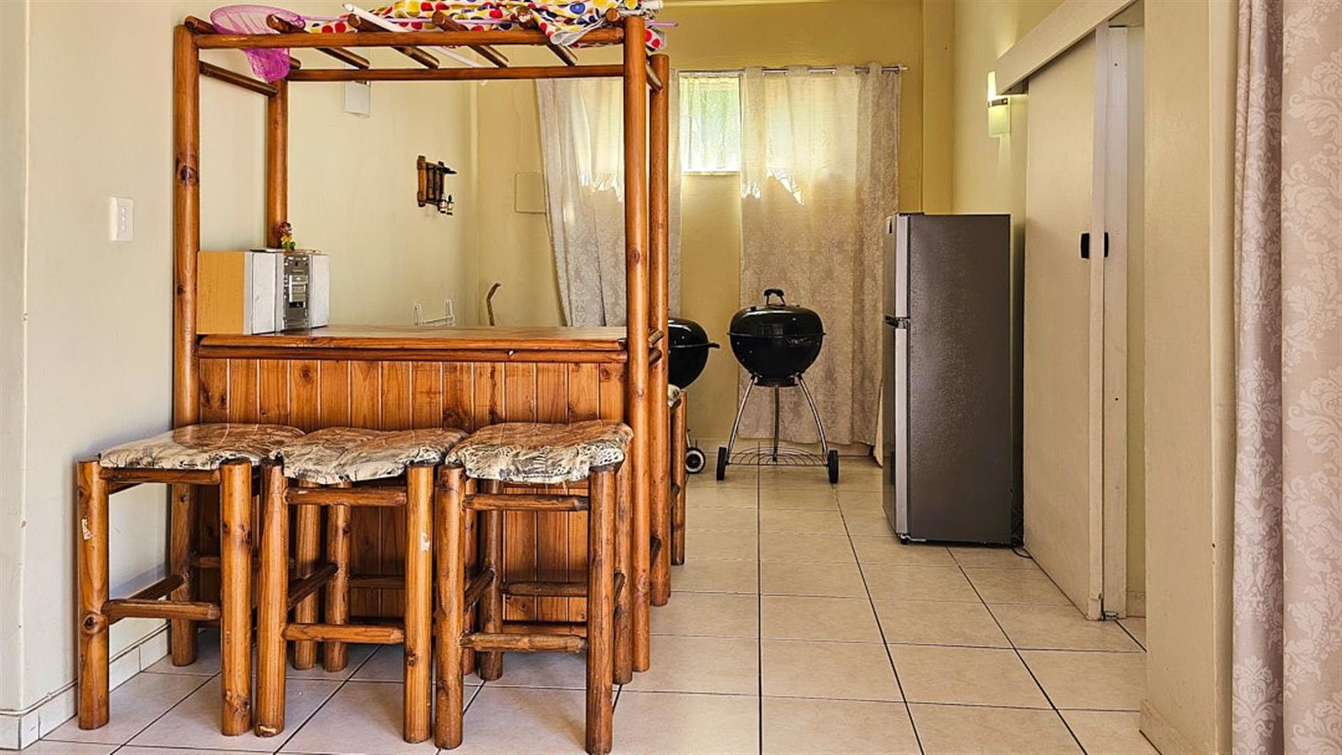SUPER SPACIOUS 3 BEDROOM APARTMENT
