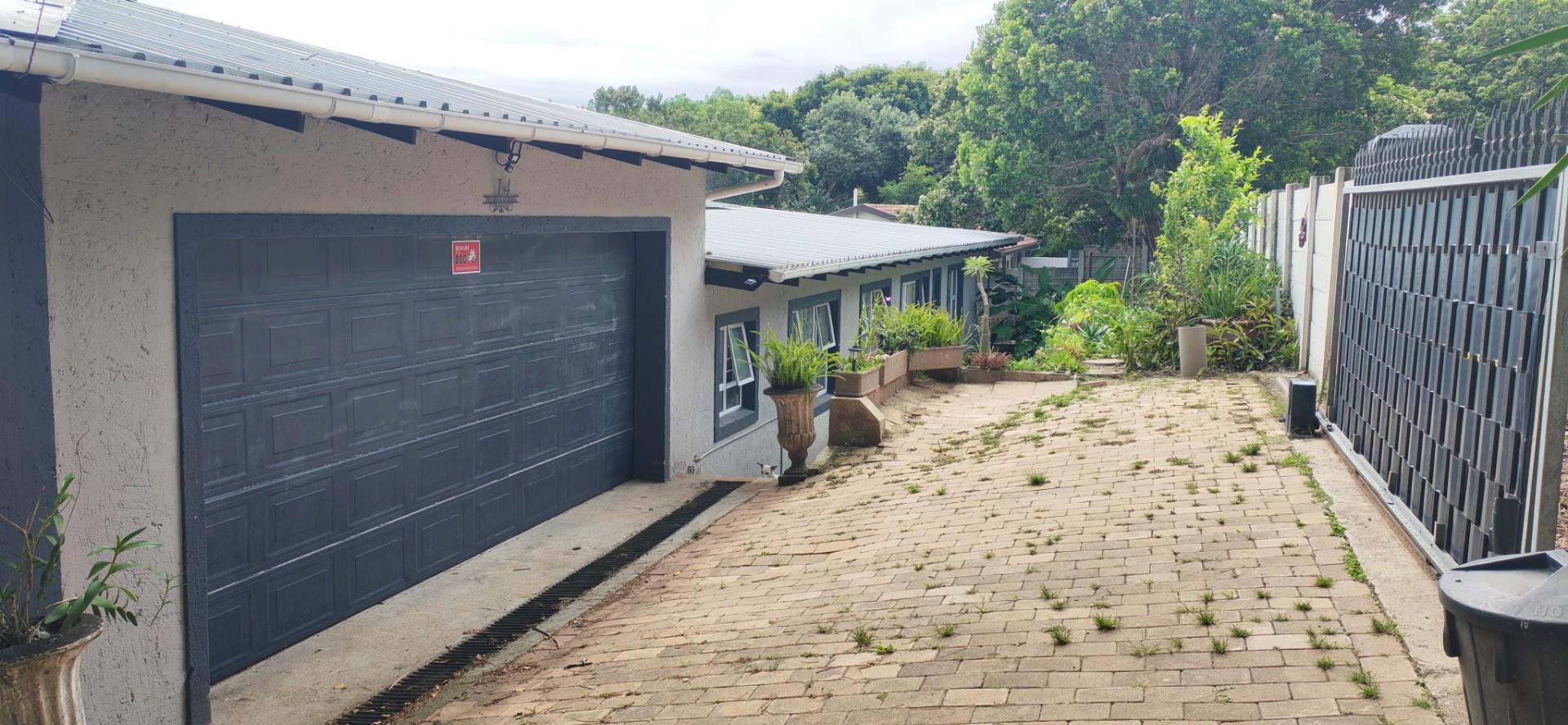3 bedroom House with 3 bedroom flat For Sale in Uvongo, Margate, KwaZulu Natal