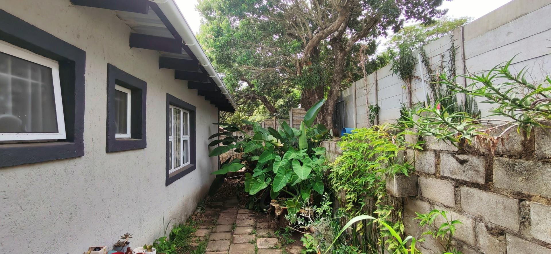 3 bedroom House with 3 bedroom flat For Sale in Uvongo, Margate, KwaZulu Natal