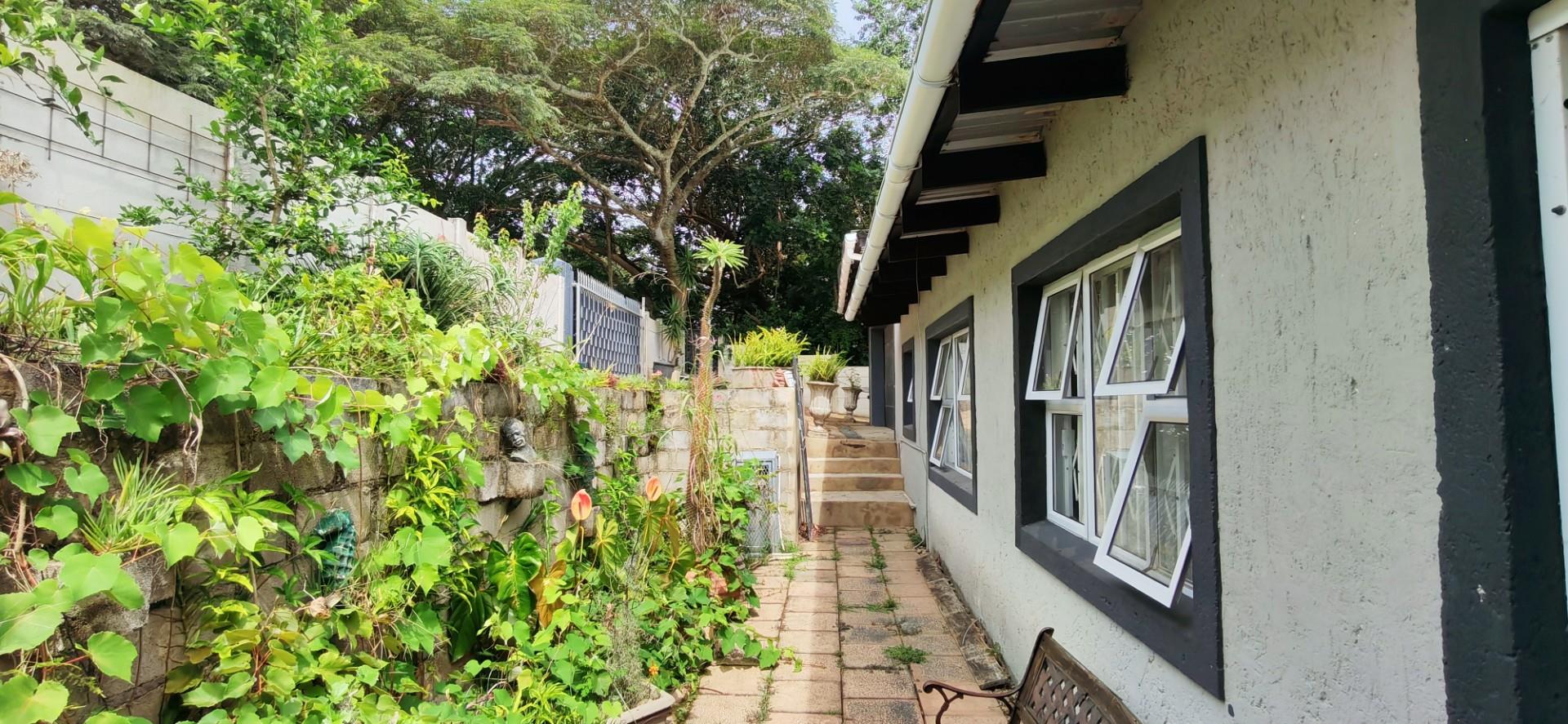 3 bedroom House with 3 bedroom flat For Sale in Uvongo, Margate, KwaZulu Natal