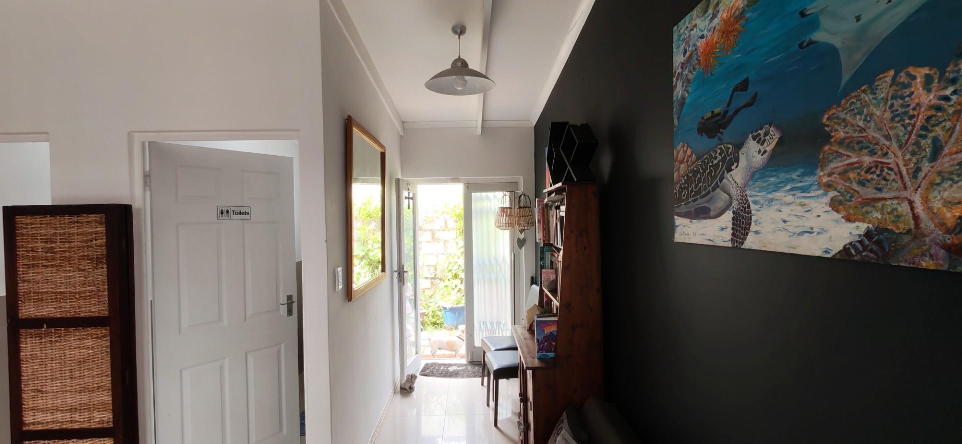 3 bedroom House with 3 bedroom flat For Sale in Uvongo, Margate, KwaZulu Natal