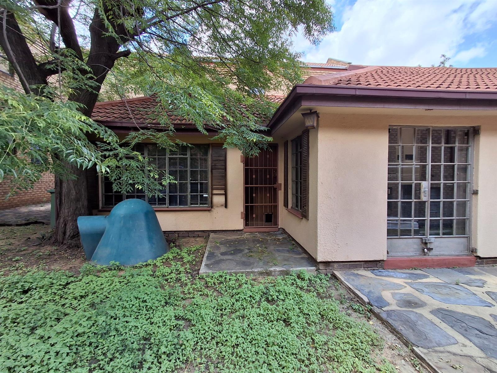 Versatile Office Space For Sale in Access Controlled Bond Street Business Park, Randburg