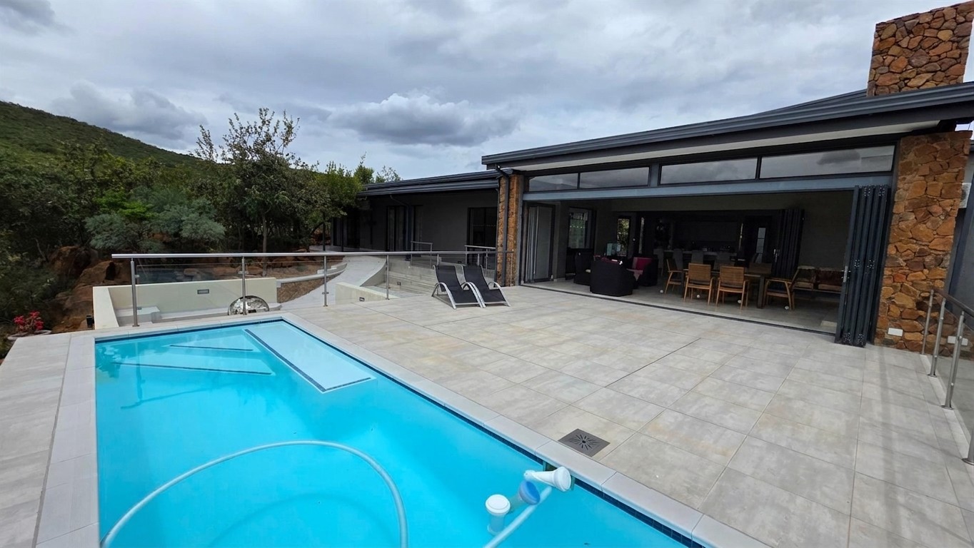 Zwartkloof - Luxurious three bedroom home with spectacular views