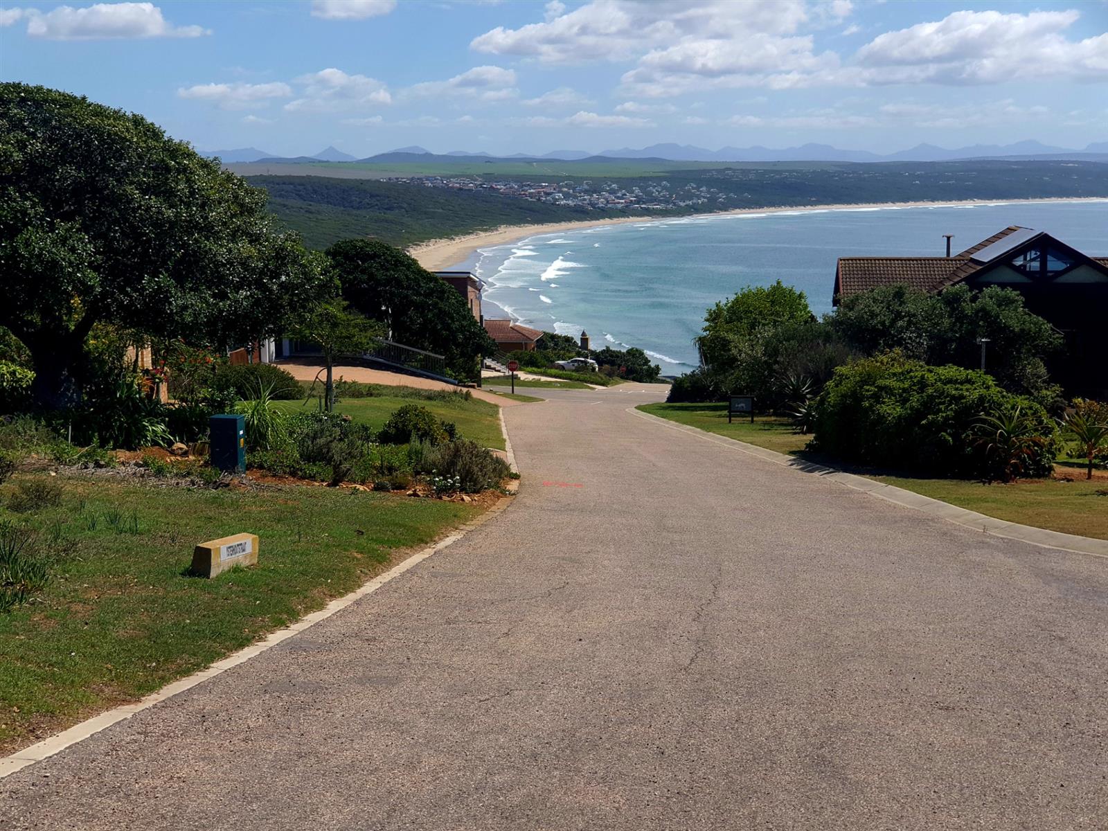 Spacious Coastal Stand with Sea Views and Dual-Living Potential