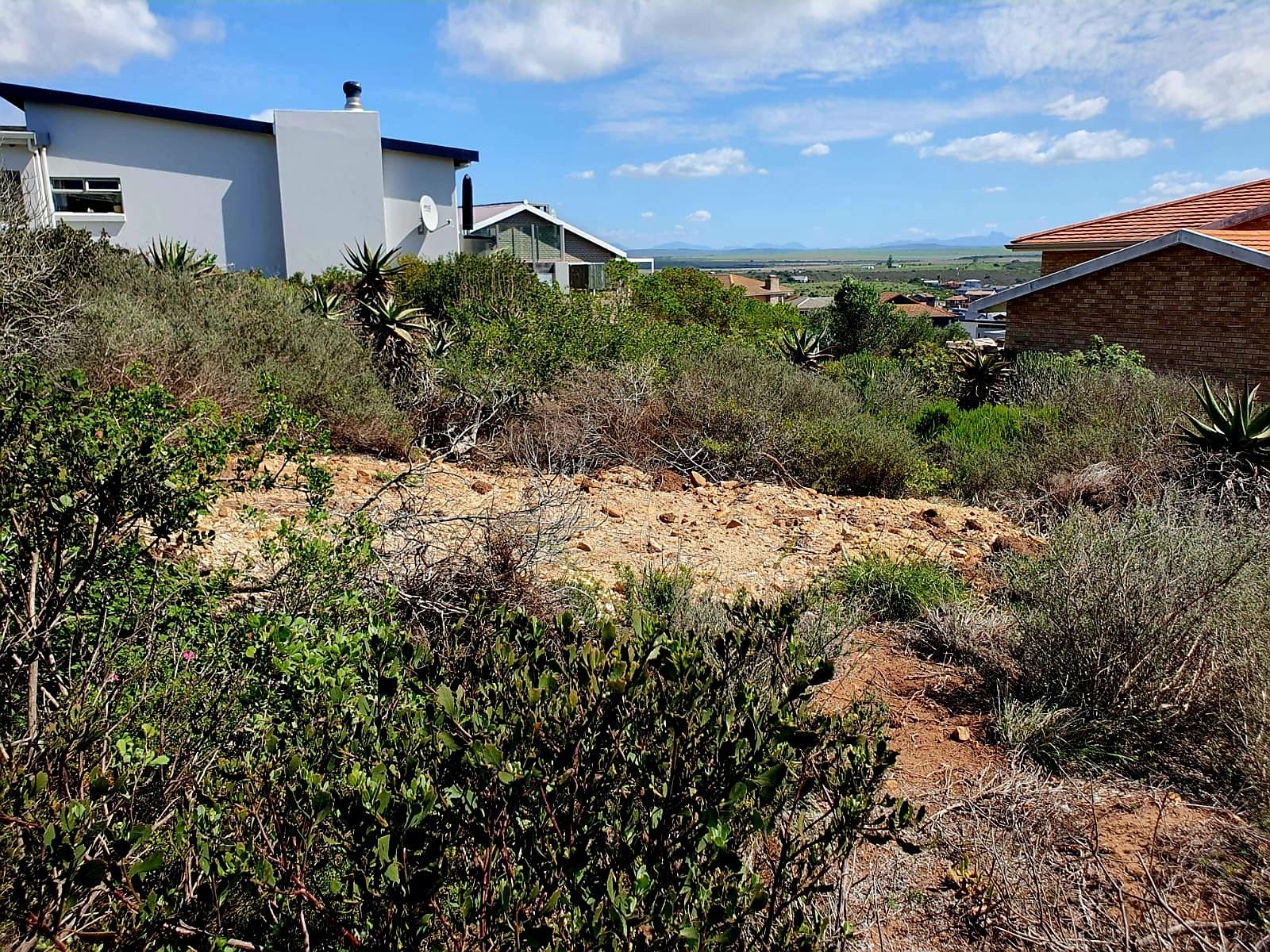 Spacious Coastal Stand with Sea Views and Dual-Living Potential