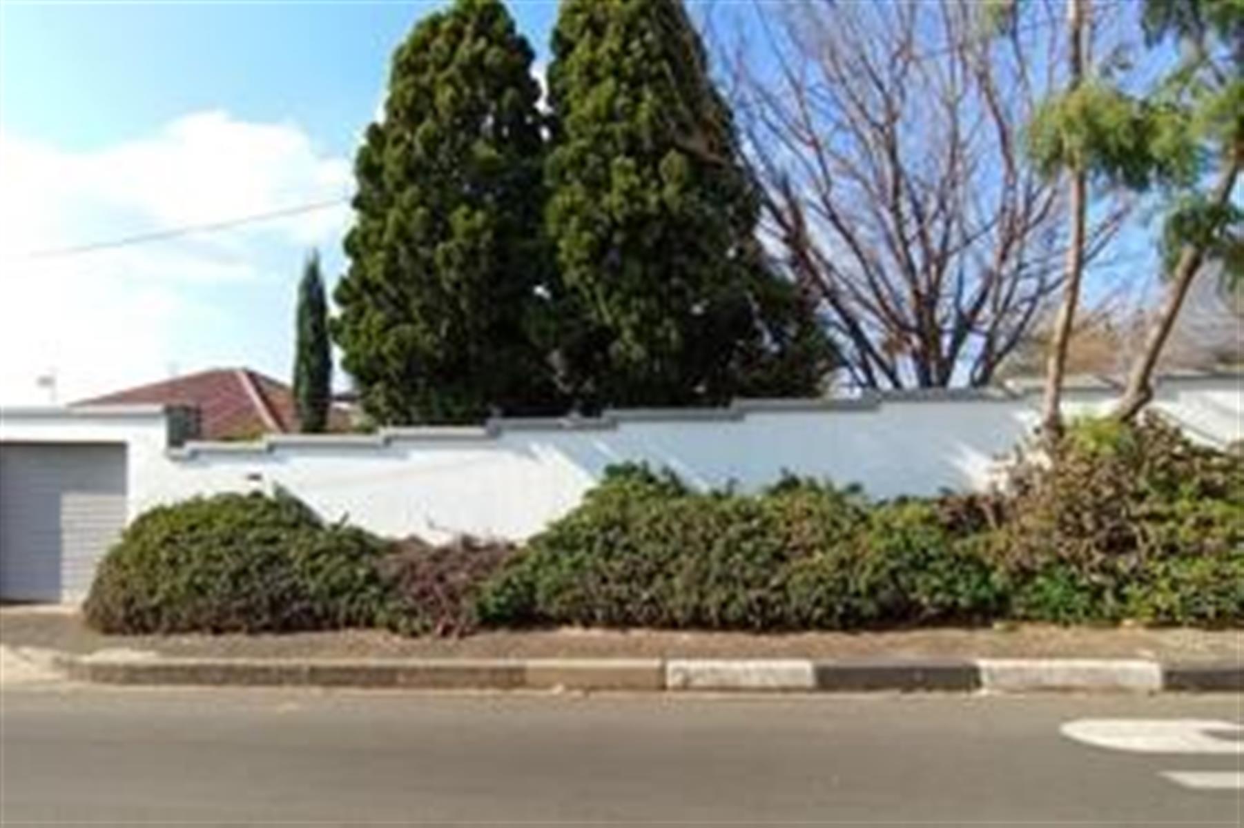 Charming Investor Friendly in Orange Grove, Johannesburg