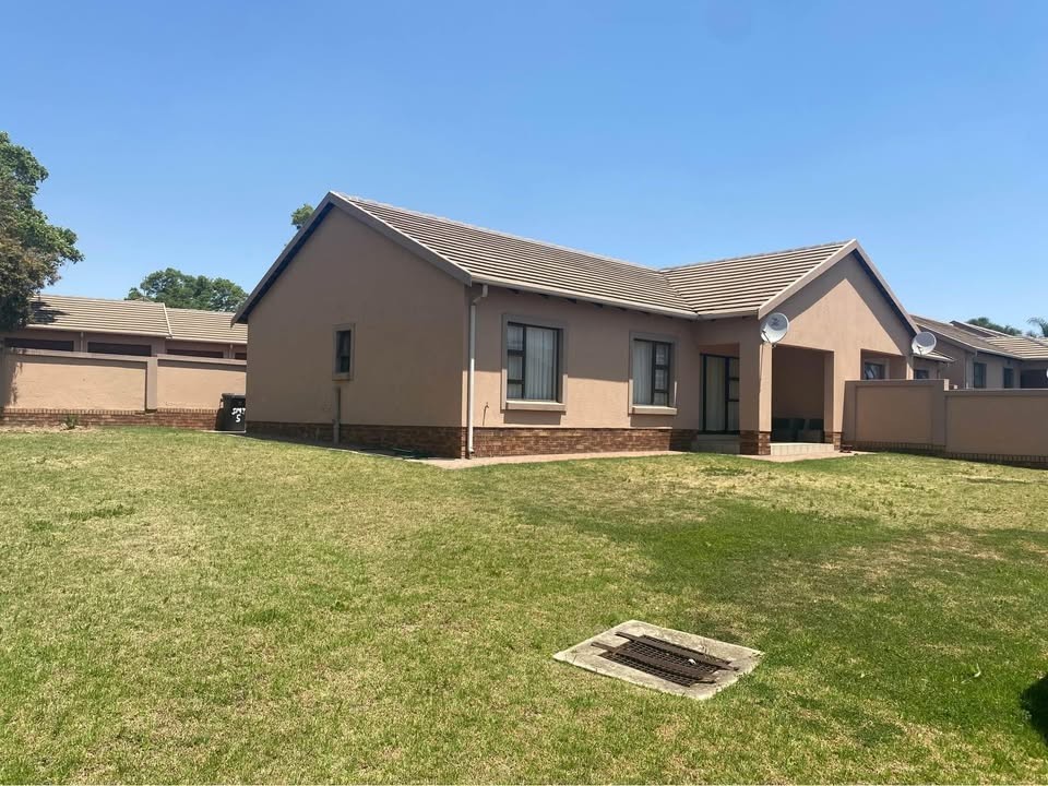Townhouse for sale in Kosmosdal, Centurion, 135 m²