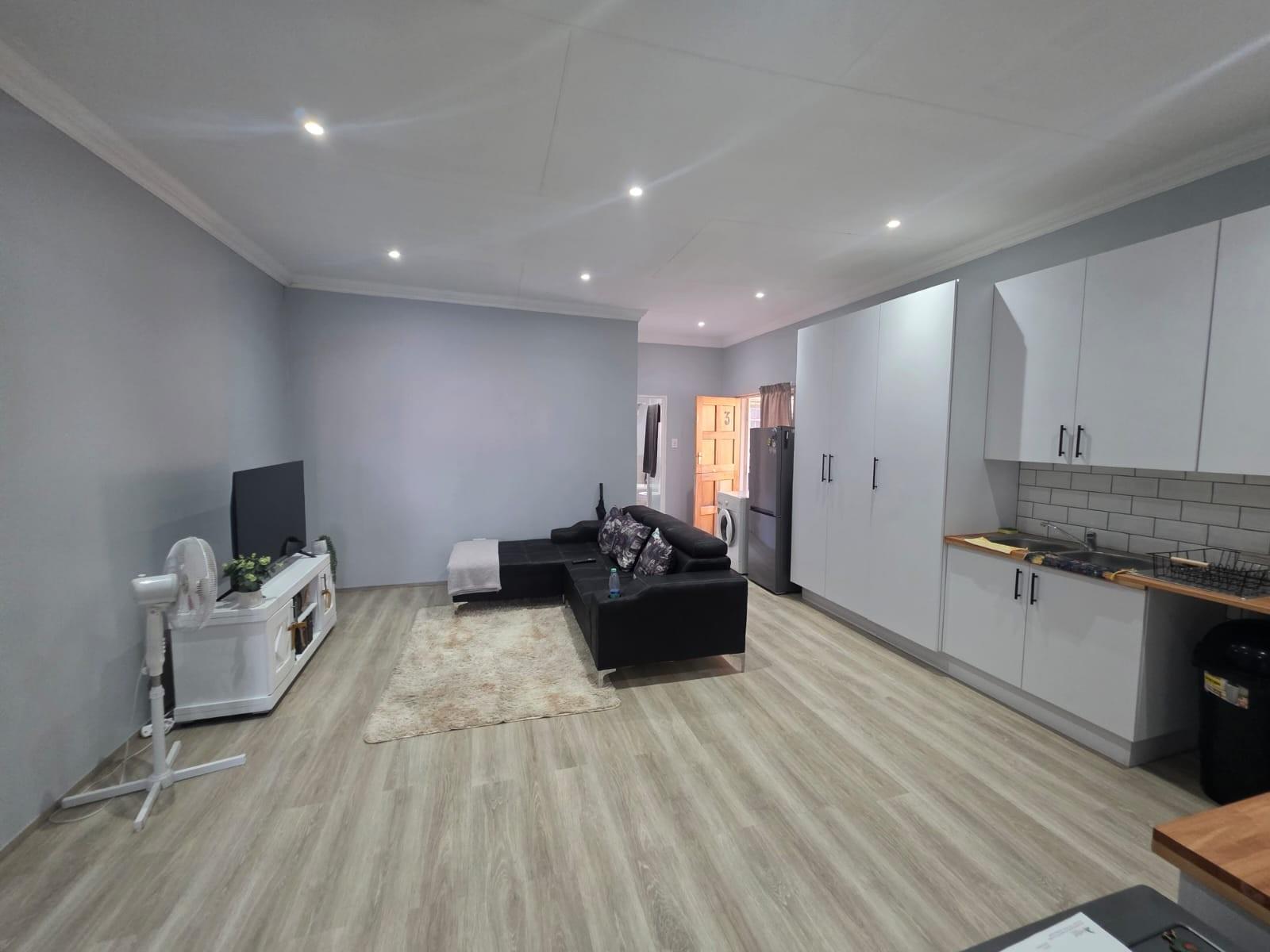 Modern 2-Bedroom Flat for Sale - Selection Park, Springs