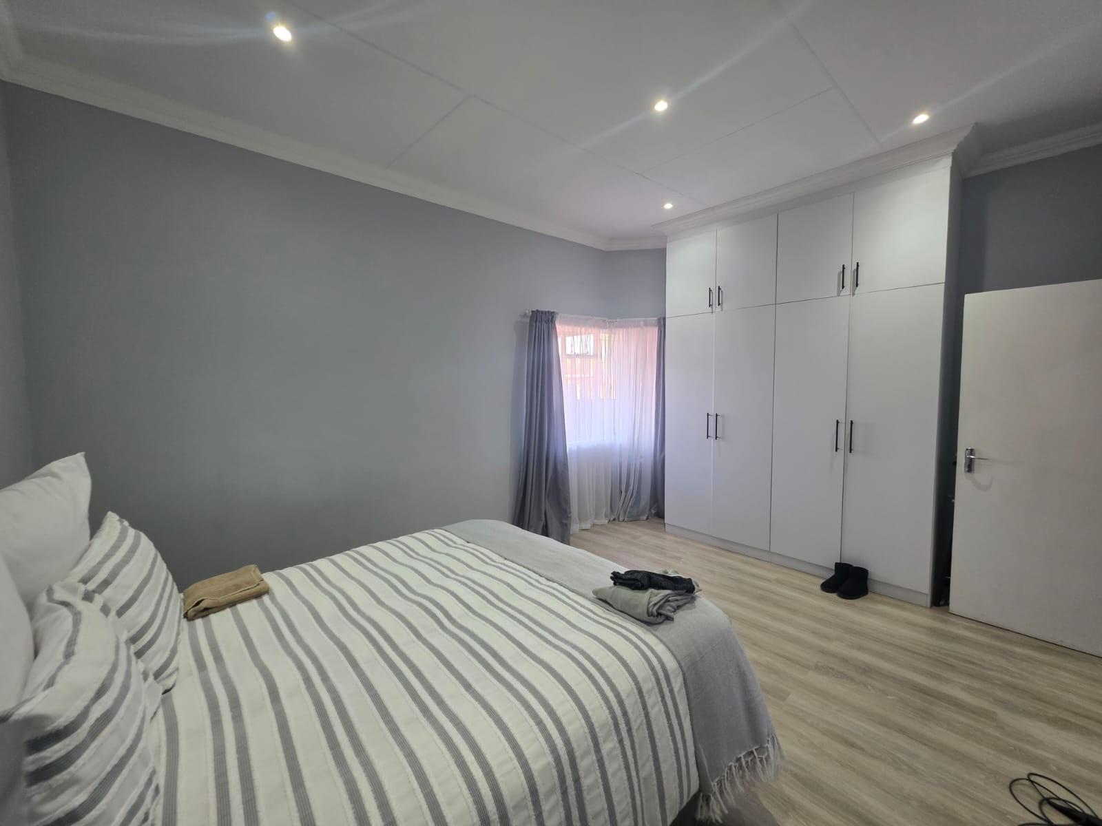 Modern 2-Bedroom Flat for Sale - Selection Park, Springs